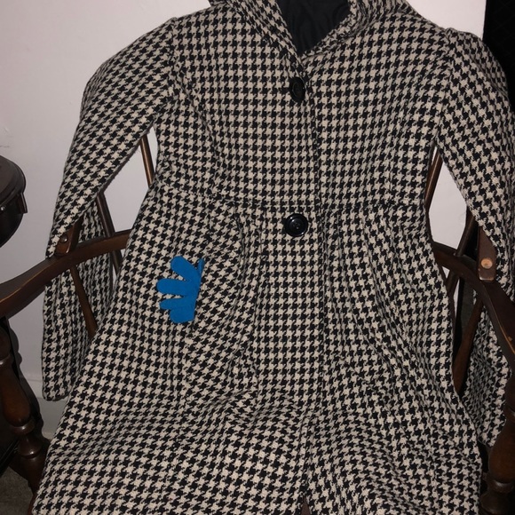 Ladies Houndstooth coat by Bitten - Picture 7 of 8